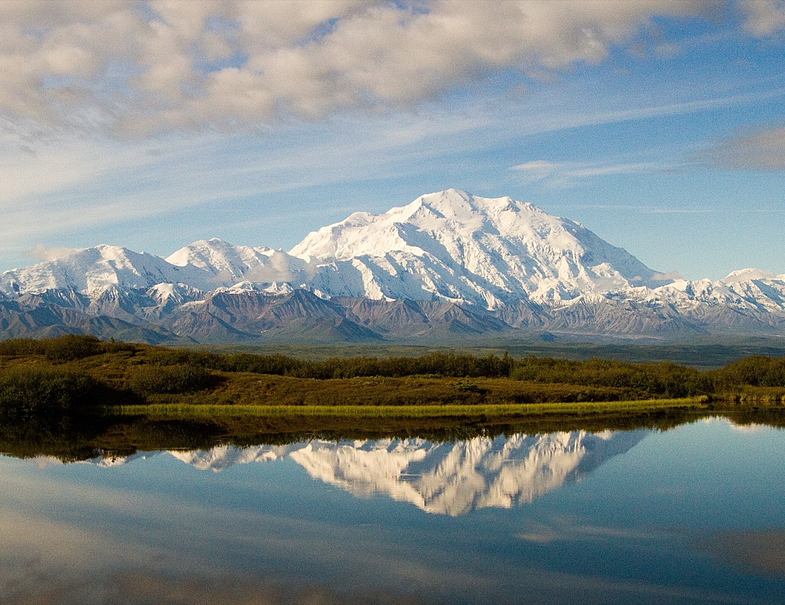 ワンダーレイクに映るデナリ山の絶景